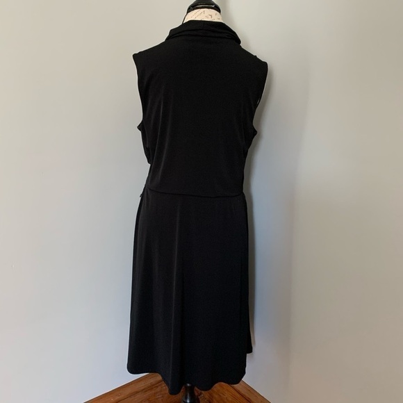 Roulette Black Scoop Neck Sleeveless Dress - Picture 4 of 5